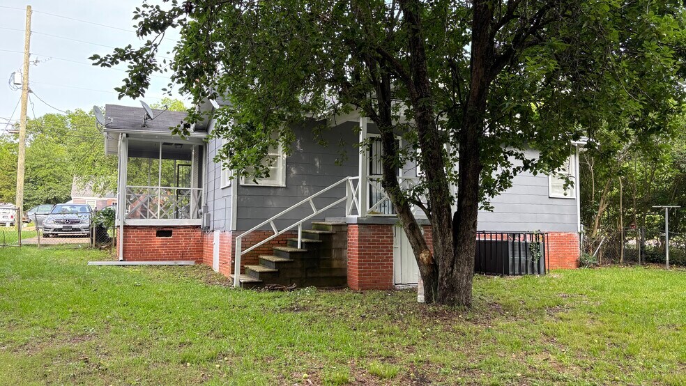 Building Photo - 3312 S Court St