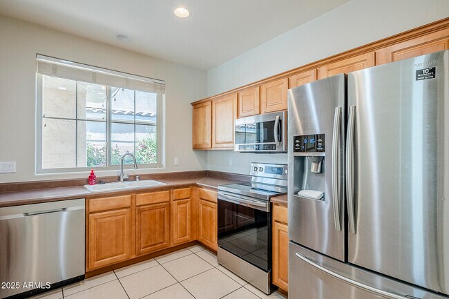 Building Photo - 13562 W Cypress St