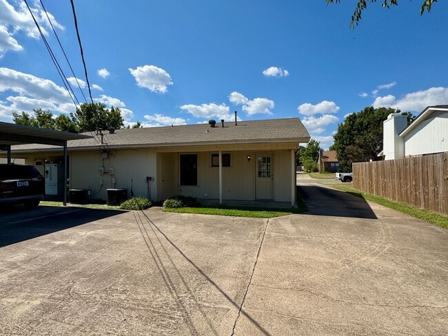 Building Photo - Duplex