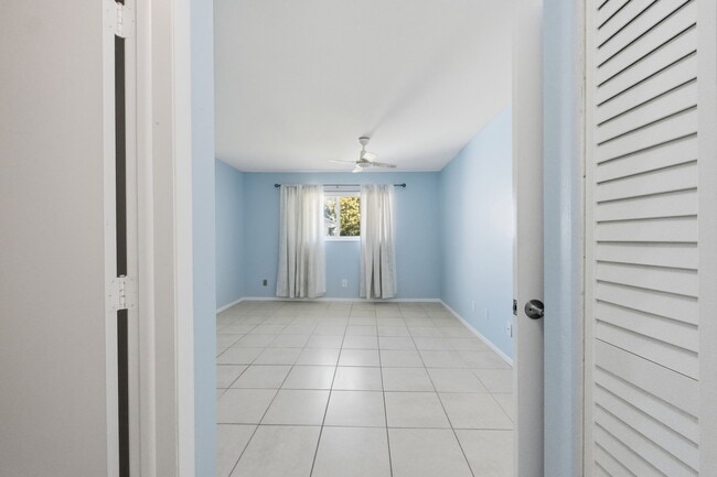 Building Photo - 1023 Pine Isle Ln