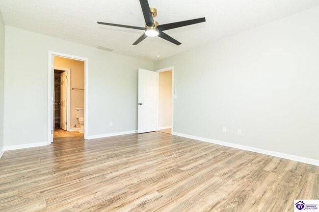 Building Photo - 134 Twin Lakes Dr