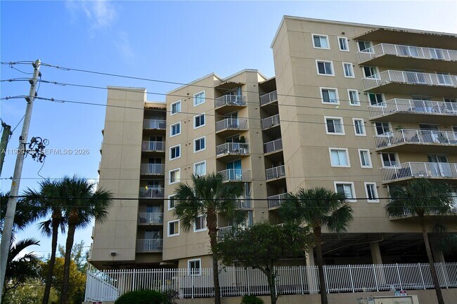 Building Photo - 102 SW 6th Ave