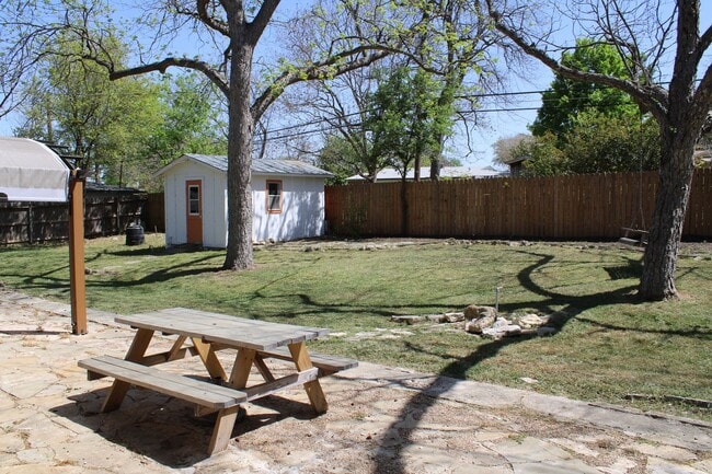 Building Photo - 140 Arvin Dr