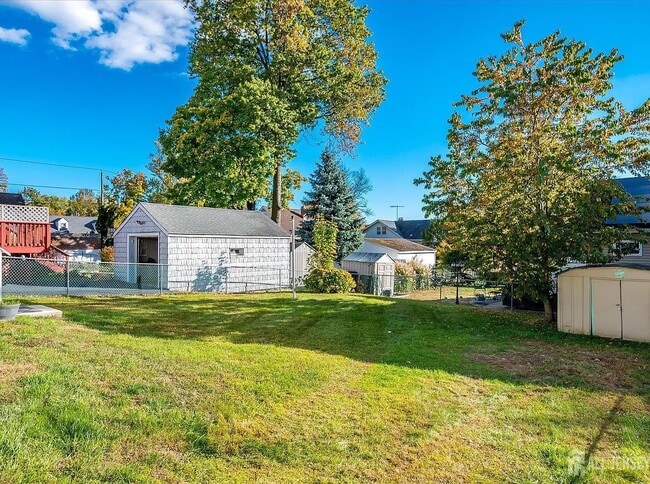 Building Photo - Single family house