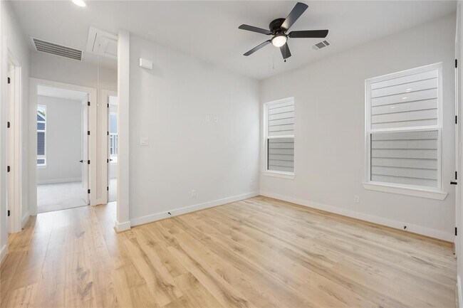 Building Photo - 6116 De Campo St