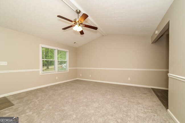 Building Photo - 8218 Lakeview Dr SW