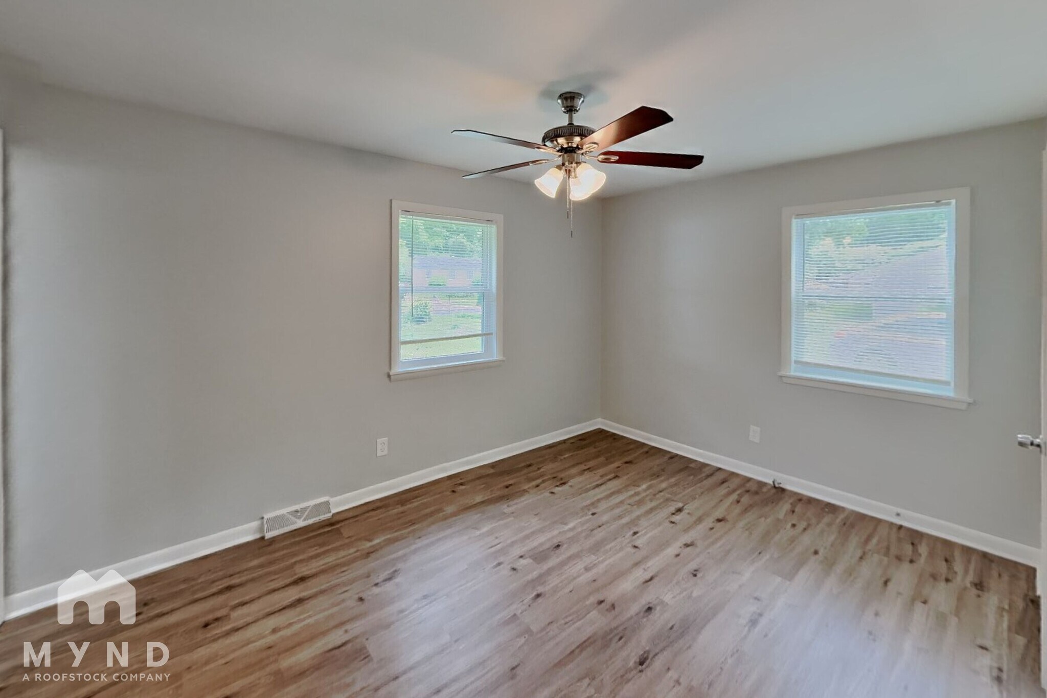 Building Photo - 2405 Longleaf Dr
