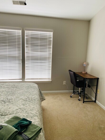 Building Photo - 1 Linton Hall, Bristow