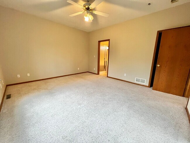 Building Photo - Charming 3 bed, 3 bath Ranch Home in South Fort Collins