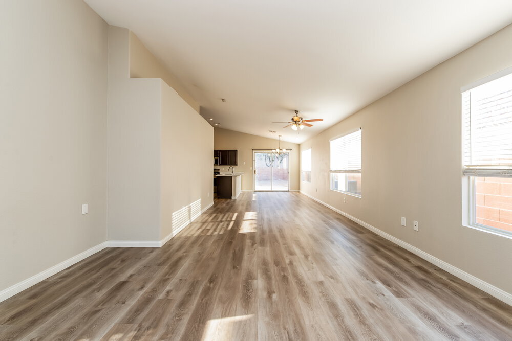 Building Photo - 8016 W Shady Glen Ave