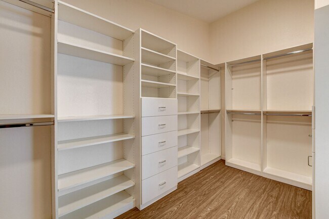 Building Photo - 8913 Arabian Filly Ave