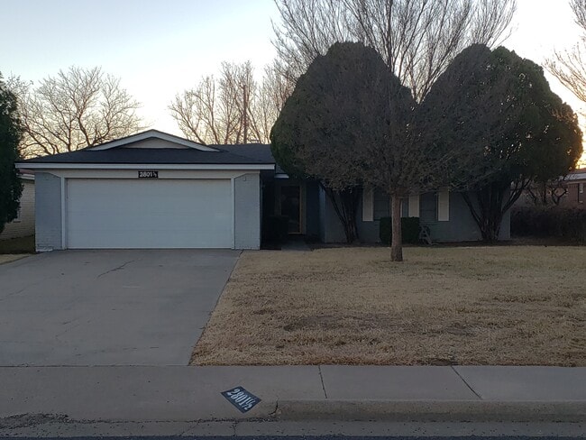 Building Photo - 2801 James Louis Dr
