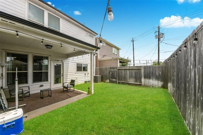 Building Photo - 1707 Summerlyn Ter Dr