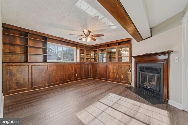 Building Photo - 308 Raussell Pl