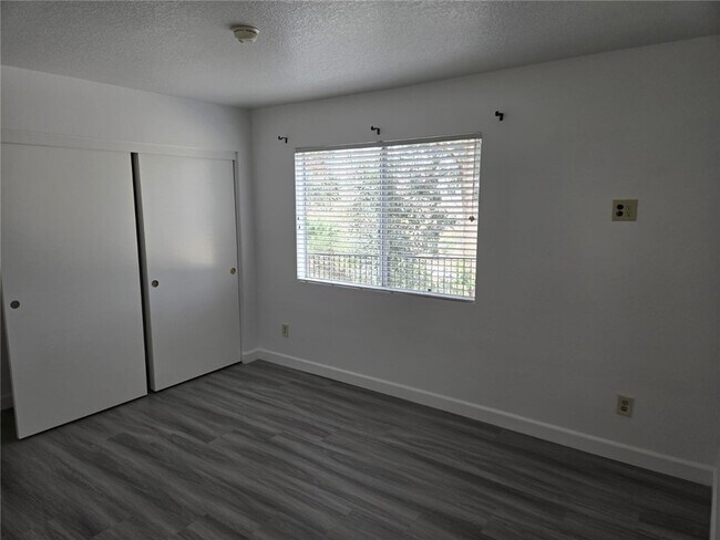 Building Photo - 2612 Avenida Del Vista
