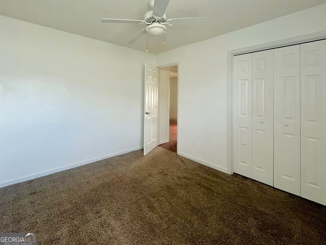 Building Photo - 435 Creekside Dr