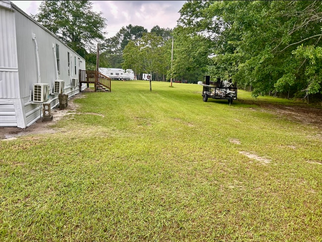 Building Photo - Conveniently Located in Trenton South Caro...