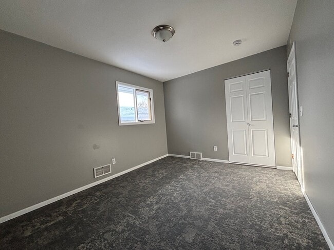 Building Photo - Beautiful 3 bedroom 1 bathroom house in Minneapolis