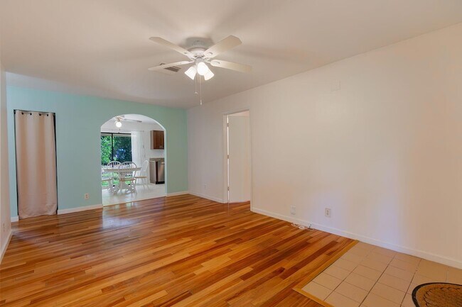 Building Photo - 11735 150th Ct N