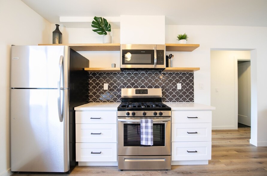 Building Photo - 255 S Ave 55