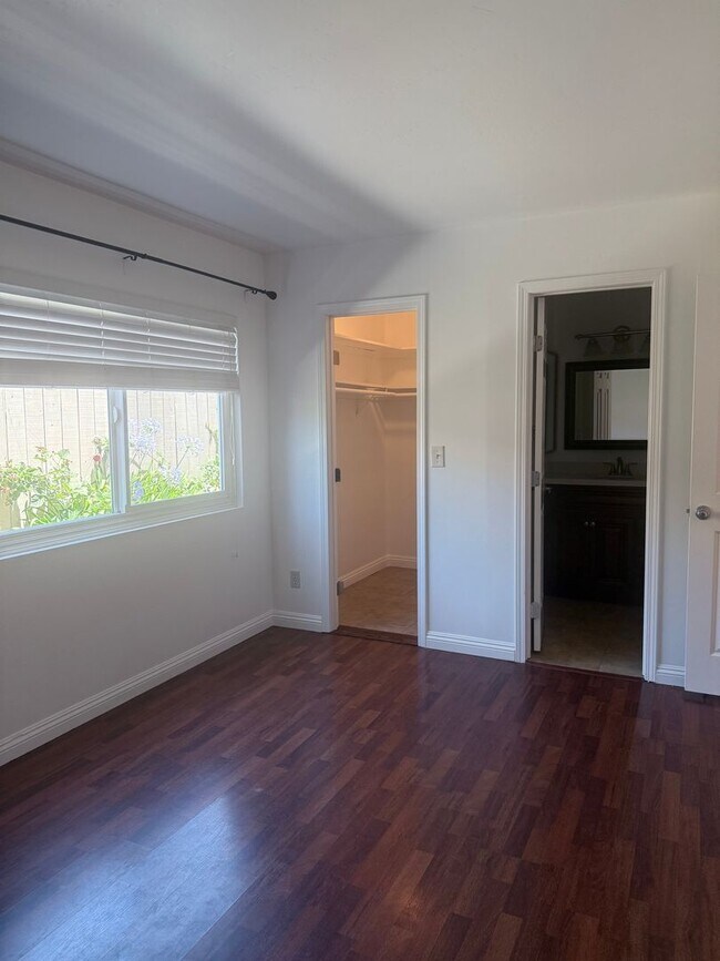 Building Photo - MOVE-IN SPECIAL FOR JULY - 3 Br 2 ba with ...