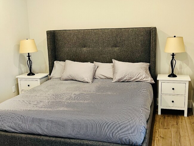 Building Photo - 1001 River Dr