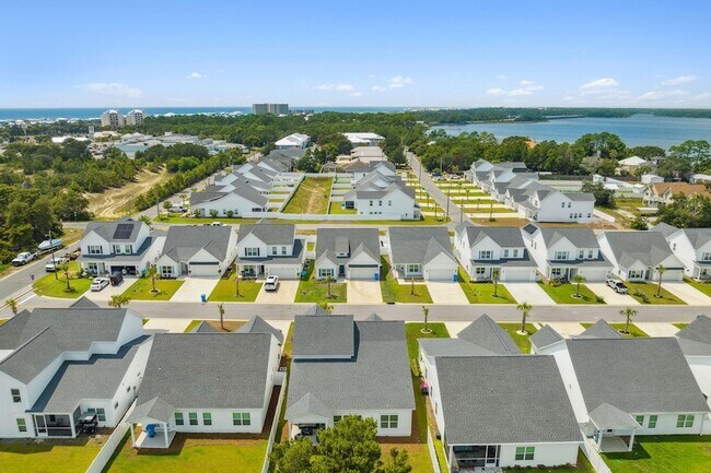 Building Photo - 712 Landing Cir