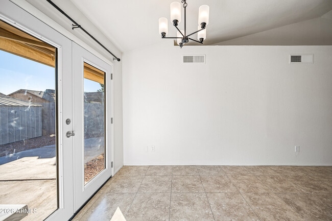 Building Photo - 2943 E Irwin Ave