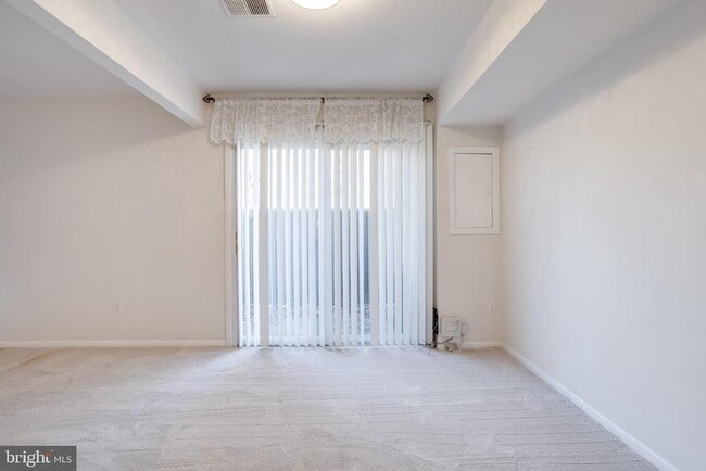 Building Photo - 7900 San Leandro Pl