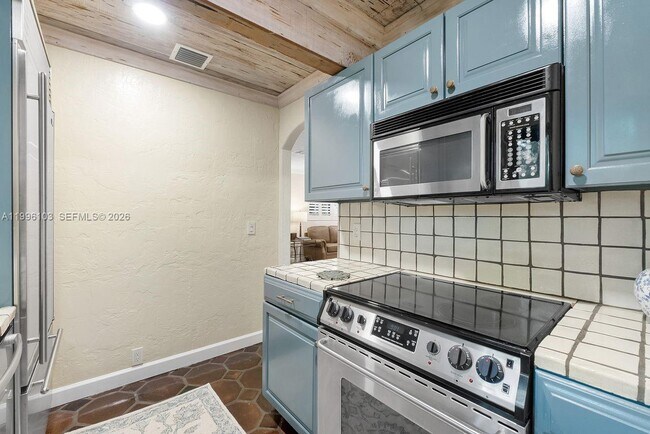 Building Photo - 226 Chilean Ave