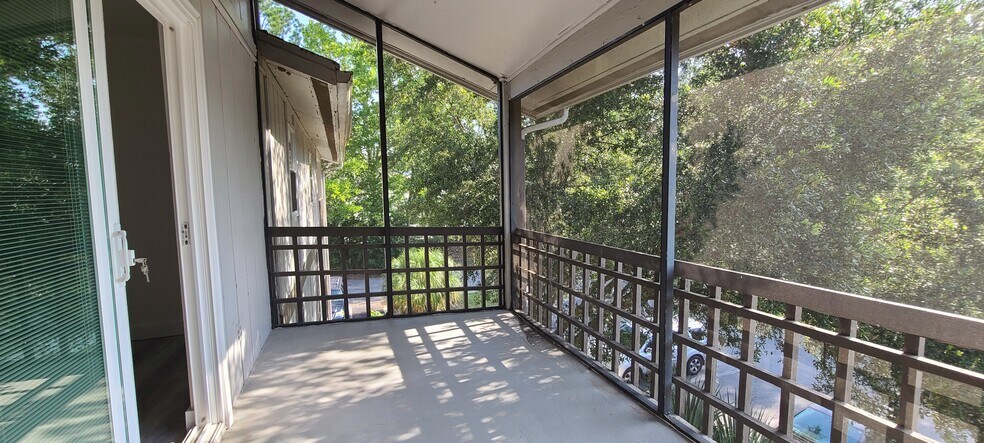 Building Photo - 6519 W Newberry Rd