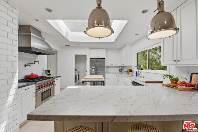 Building Photo - 4401 Nogales Dr