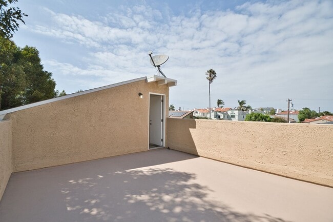 Building Photo - ot1708