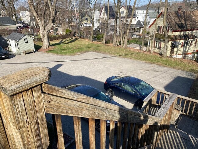 Building Photo - 74 Lakewood St