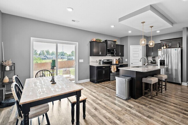 Building Photo - 1116 Eagle's View Dr