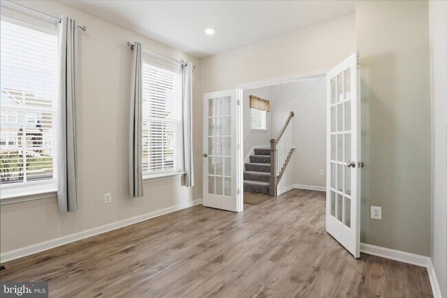 Building Photo - 889 Barksdale Dr