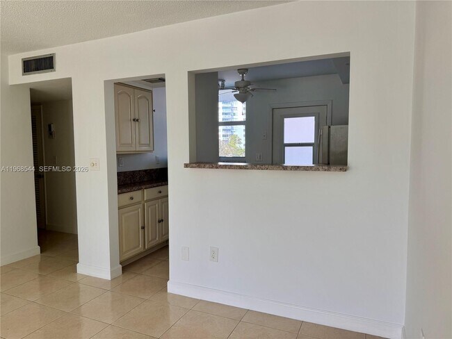 Building Photo - 2855 Leonard Dr