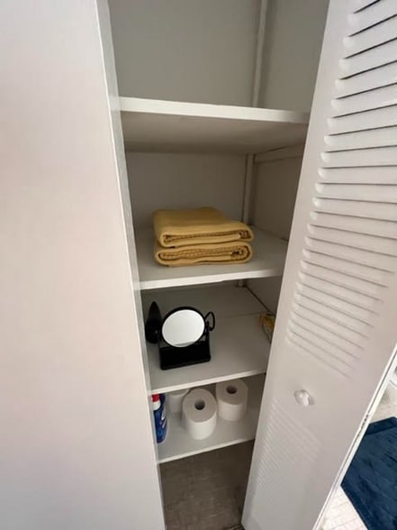 Building Photo - 1700 SW 16th Ct