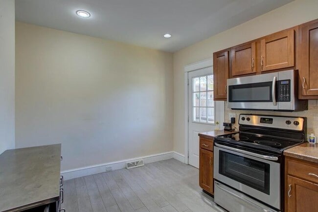 Building Photo - 930 Edgewood Ave