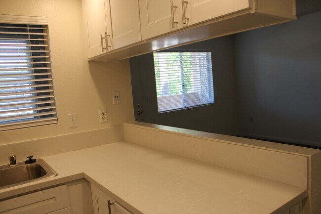 Building Photo - 2 BR, 1 and 1/2 BA Condo with 2 Parking Space