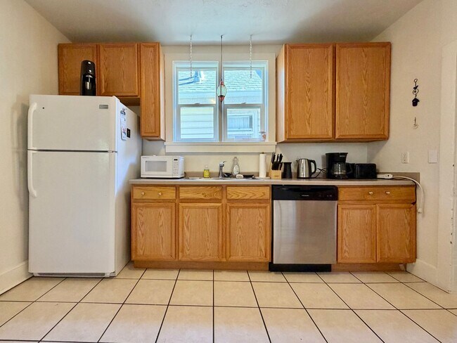 Building Photo - Updated 3-Bedroom Home Near Downtown & University of Utah