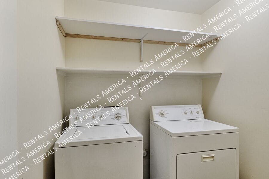 Building Photo - 6615 E Splendid Ln