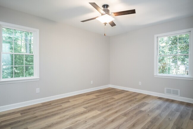 Building Photo - 1051 Crooked Creek Rd