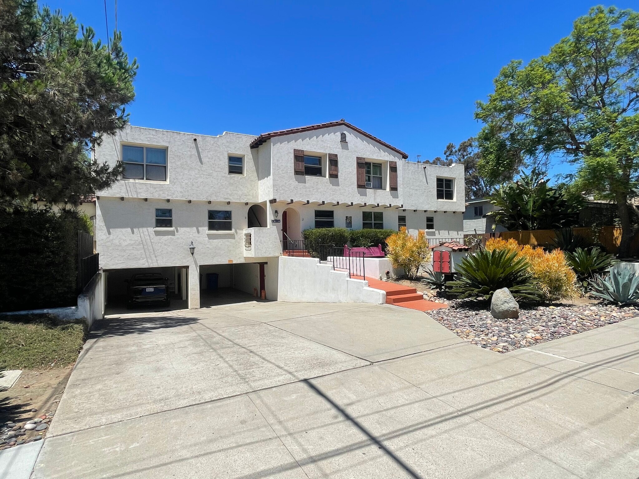 Building Photo - 1818 Granada Ave