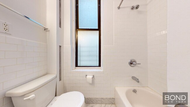 Building Photo - 106 E 81st St