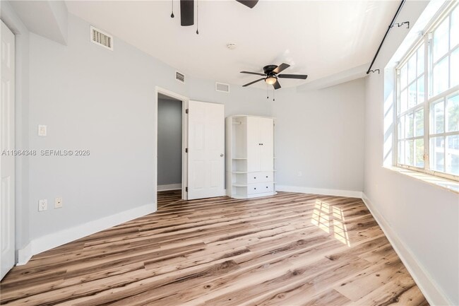 Building Photo - 2383 Flamingo Dr