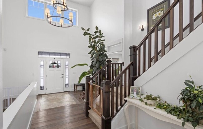 Building Photo - Stunning luxury rental!