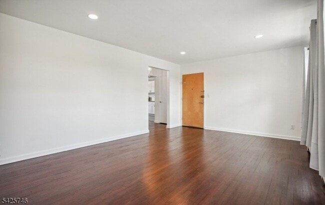 Building Photo - 604 Chestnut St