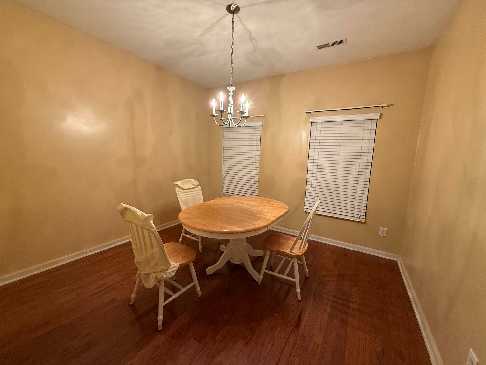 Building Photo - Room in House on Genlee Dr