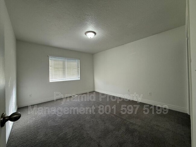 Building Photo - 3178 S 945 E